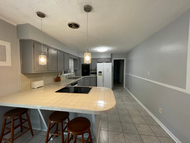 Building Photo - 3363 Casa Linda Dr