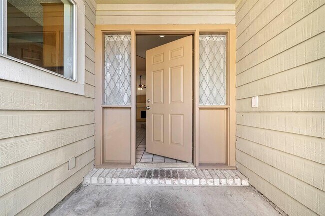 Building Photo - 12438 Ashling Dr