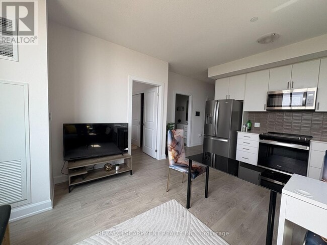 Photo du bâtiment - 3220-3220 William Coltson Ave
