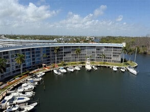 Building Photo - 1523 E Hillsboro Blvd