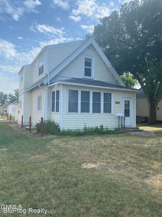 Primary Photo - 2 br, 3 bath House - 508 3rd St SE