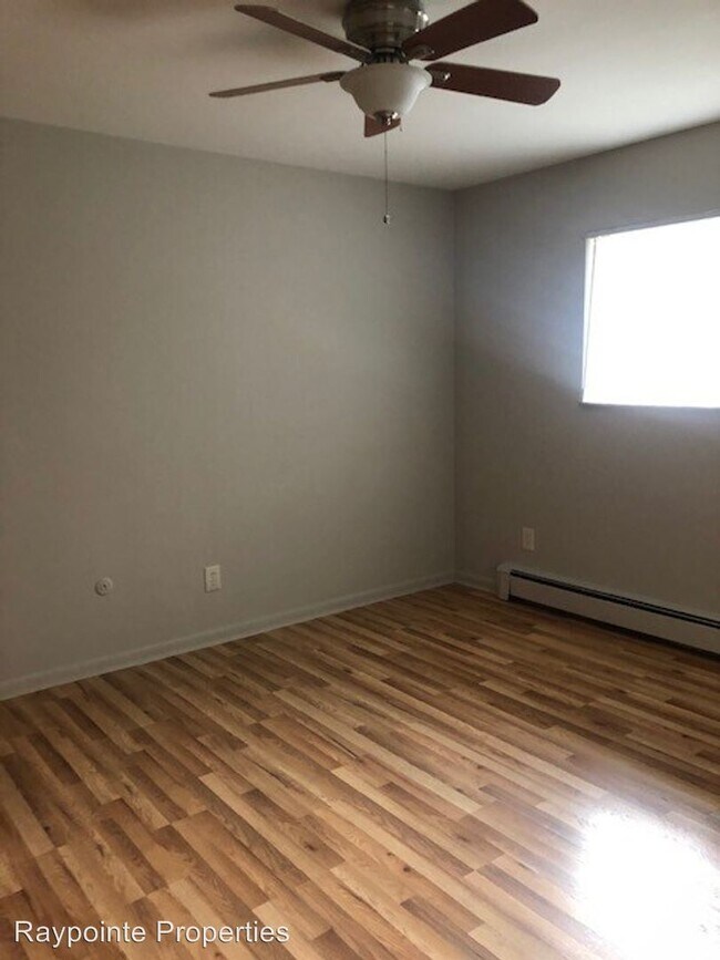 Building Photo - 1 br, 1 bath Apartment - 2301 W 14 Mile Rd