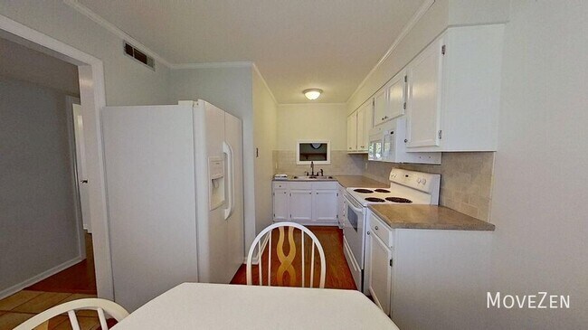 Foto del edificio - 216 Ridge Forest Ct