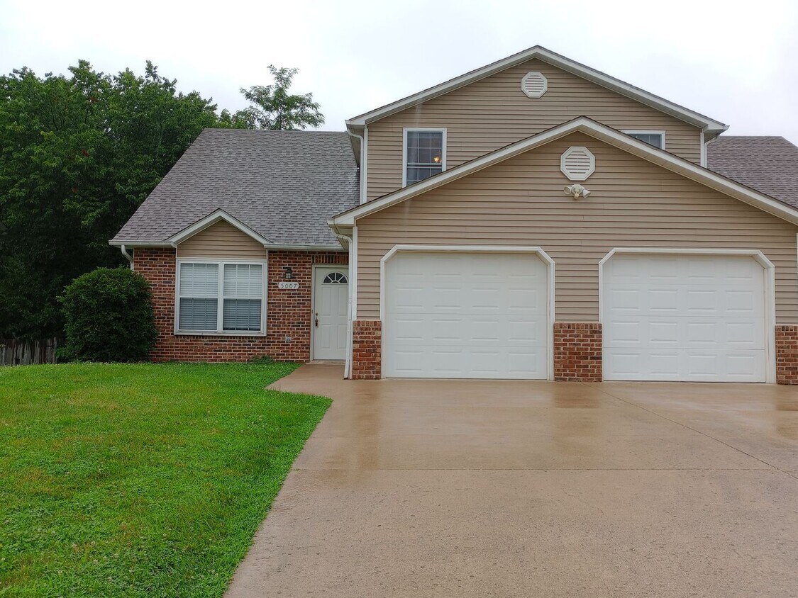 Foto principal - 5005-5007 Carrie Ridge Dr.