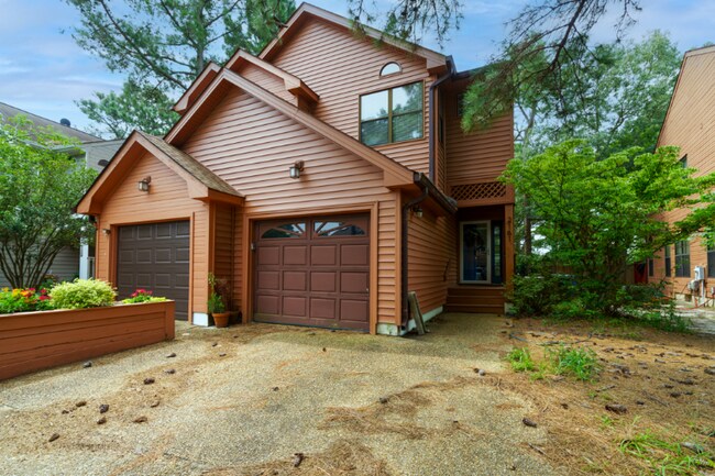 Building Photo - 2161 Woodlawn Ave