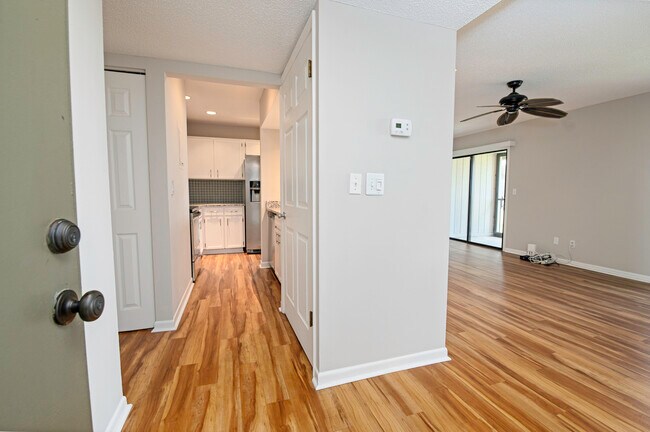 Galley kitchen - 12 Cartagena Ct