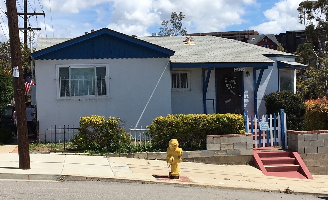 Primary Photo - 2565-2569 Columbia St