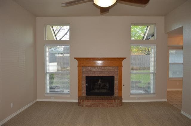 Building Photo - Spacious 3/2/2 For Lease