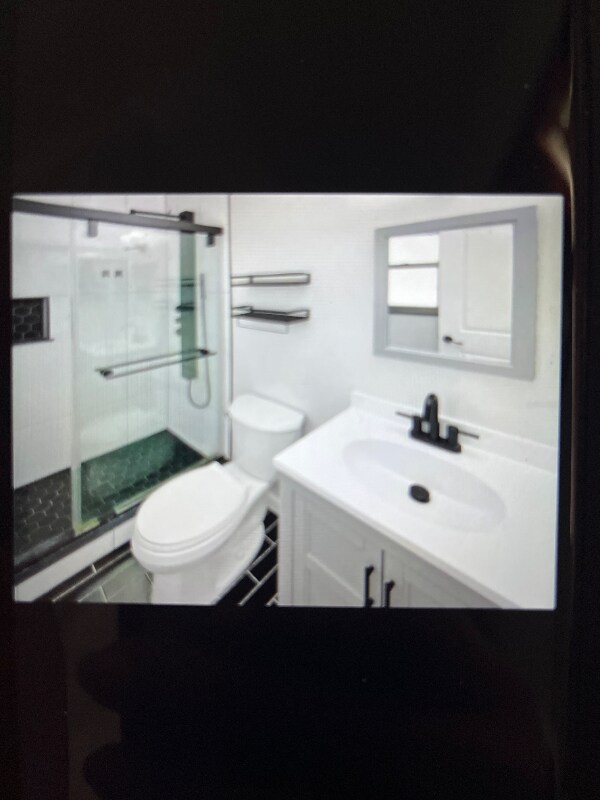 Foto del edificio - 14827 Sussex Dr