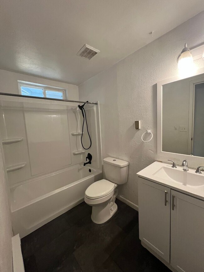 Foto del edificio - 11759 Gable Ave SW
