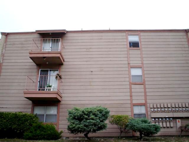 Building Photo - 500 N Santa Rosa St