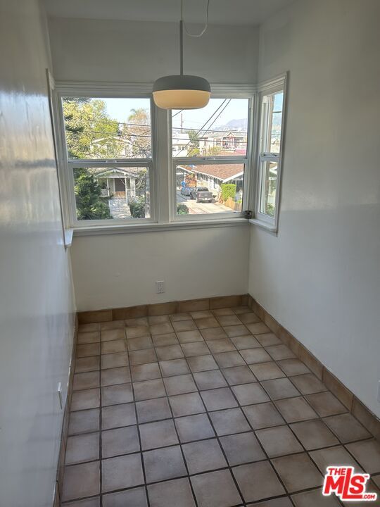 Foto del edificio - 1386 1/2 Edgecliffe Dr
