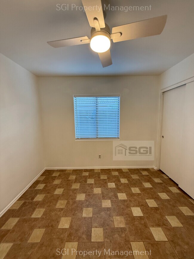 Building Photo - 13200 W Desert Ln