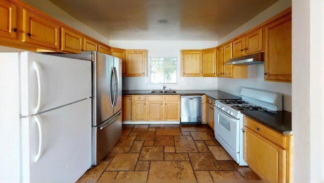 Foto del edificio - 5001 Rockford Dr