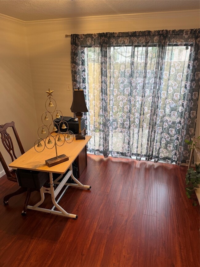 Building Photo - 3900 Aspen Dr