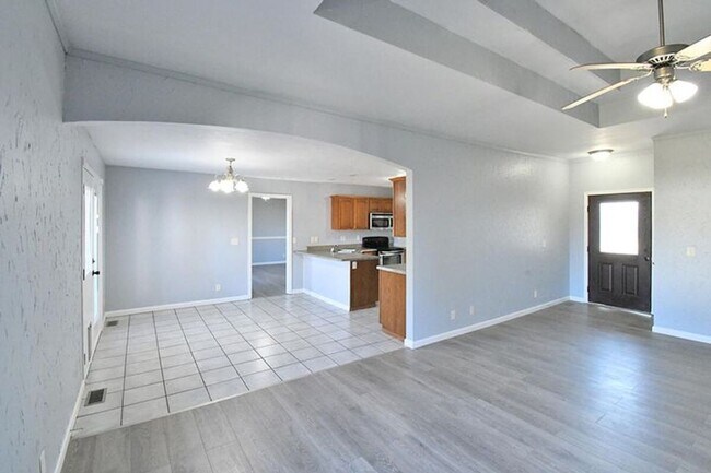 Building Photo - lombard house