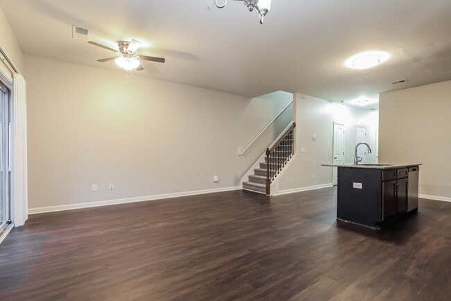 Building Photo - 1603 Iris Walk