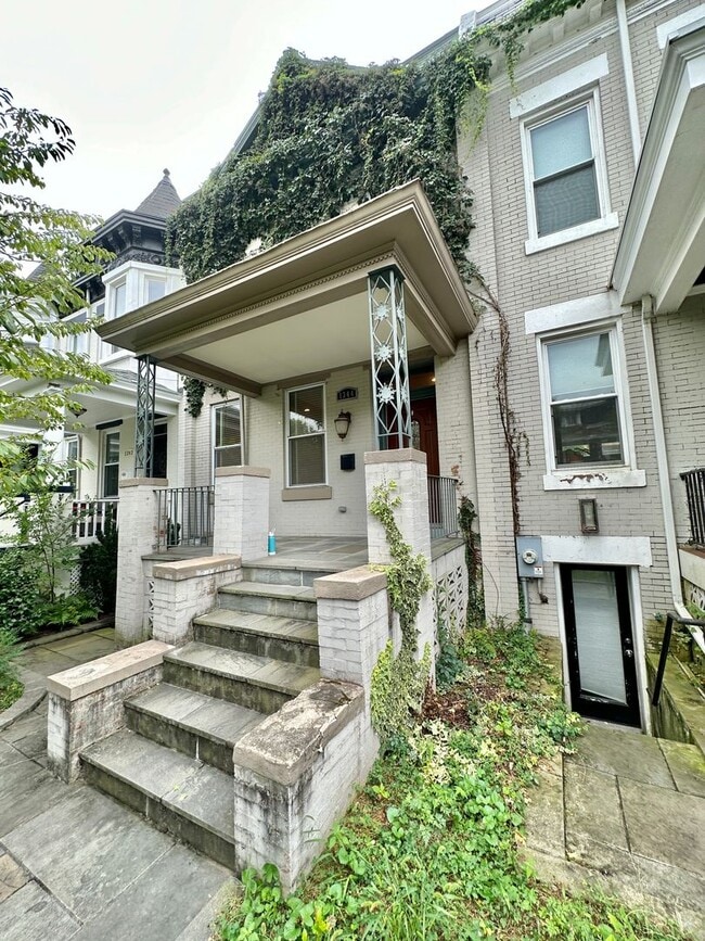 Building Photo - 1734 - Baker