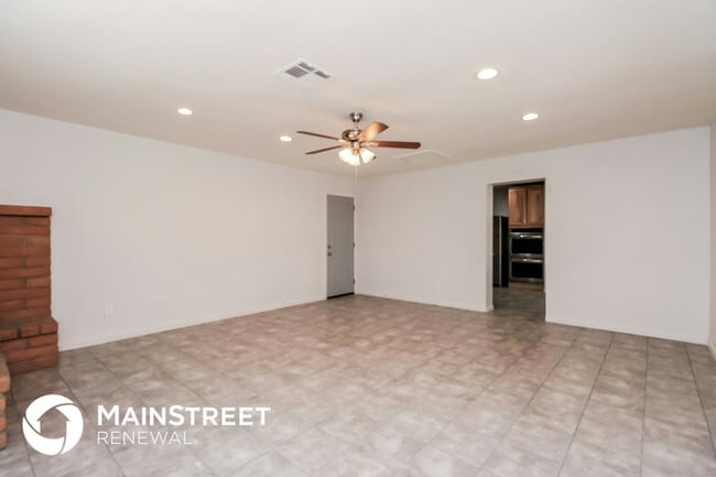 Building Photo - 1256 S Buena Vista Dr