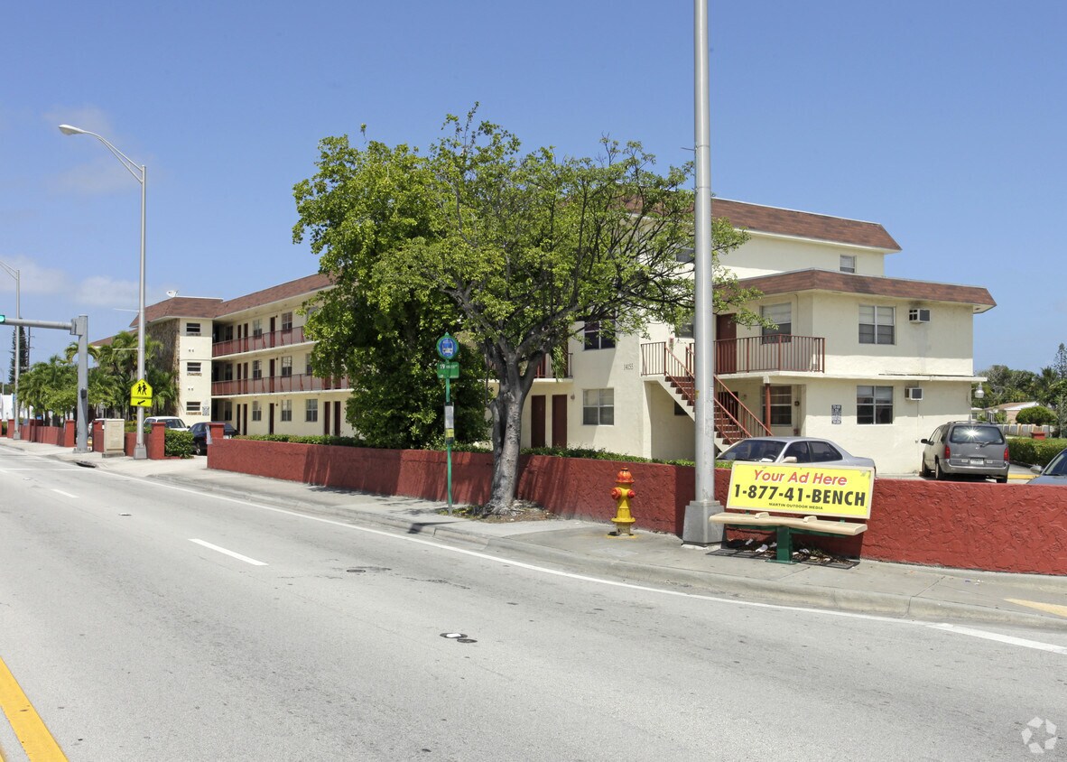 Foto del edificio - Michael Apartments