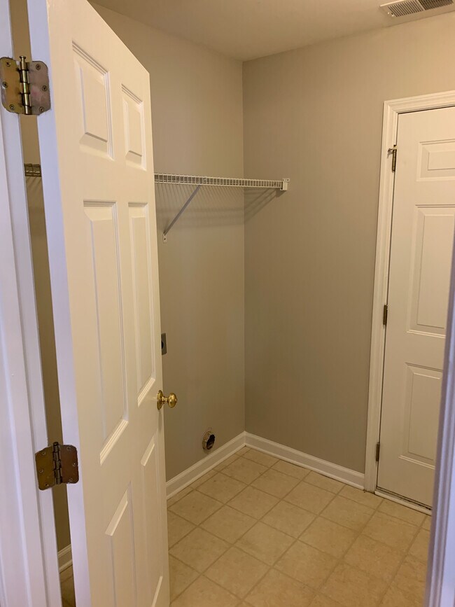 Building Photo - 406 Arbor Oaks Dr