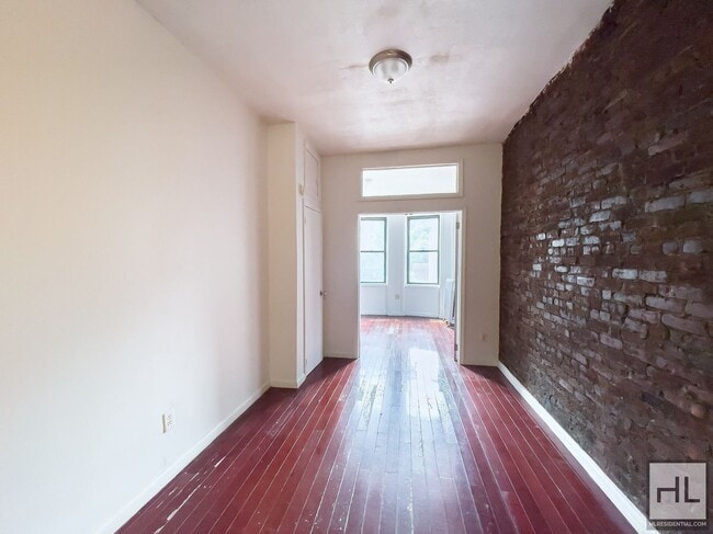 Building Photo - PROSPECT PLACE / Spacious 1-Bedroom / Grea...
