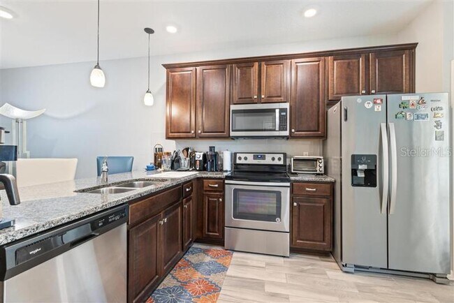 Building Photo - 1117 Hillhurst Dr
