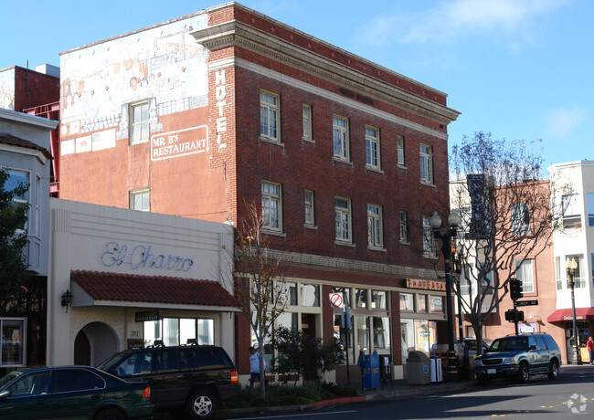 Building Photo - Metropolitan Hotel