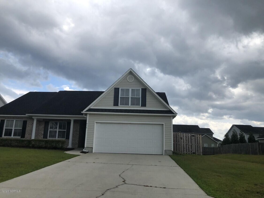 Primary Photo - 415 Putnam Dr