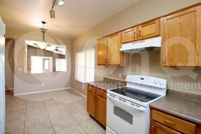 Foto del edificio - 10441 W Palm Ln