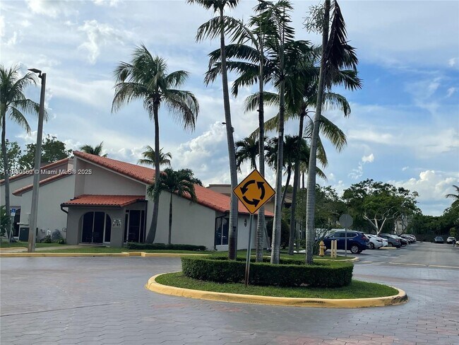 Foto del edificio - 6175 NW 186th St