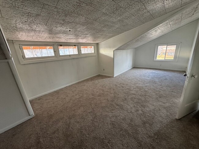 Foto del edificio - 2BR/1BA Upper Unit – Washer/Dryer Hookups, No Pets