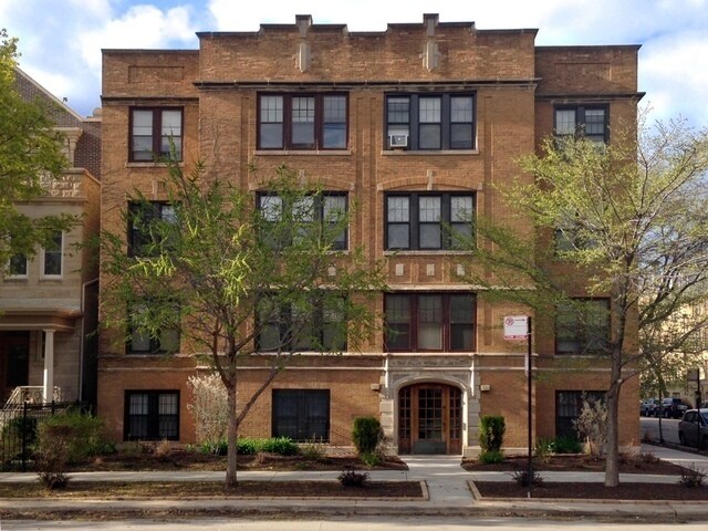 Primary Photo - 3536 N Racine Ave