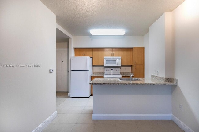Foto del edificio - 2350 SW 27th Ave