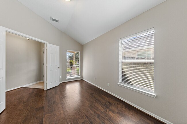 Foto del edificio - 1014 Cavern Brook Ln