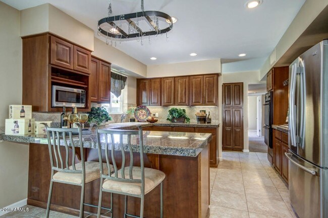 Building Photo - 4020 E Earll Dr