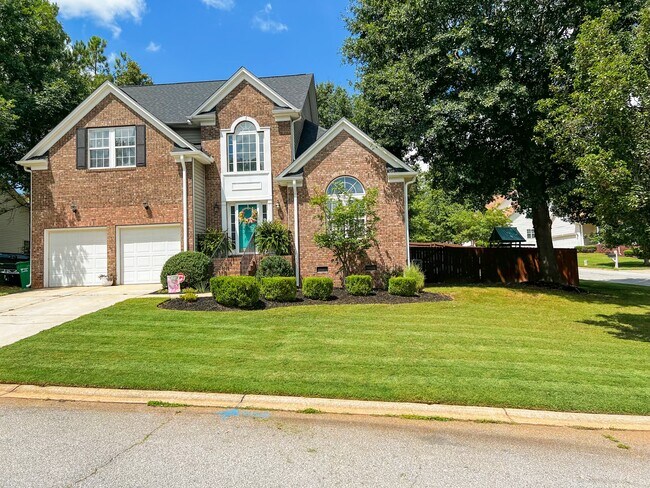 Building Photo - 402 Rolling Pines Ln