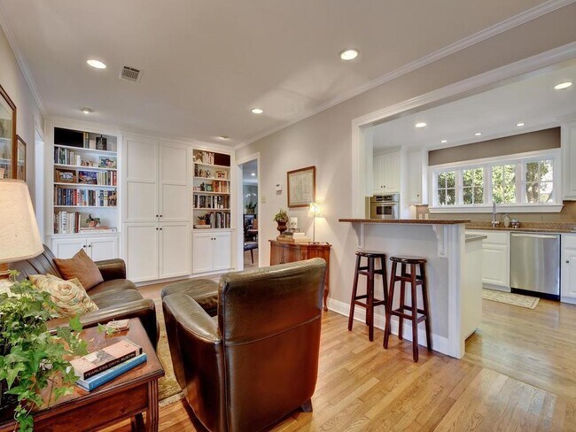Foto del edificio - 2203 Sunny Slope Dr