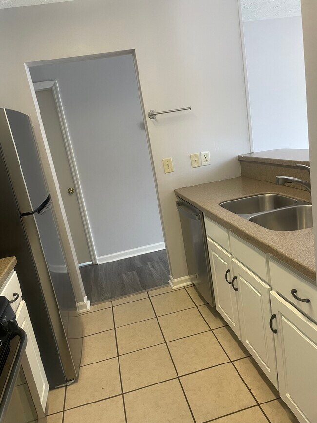 Foto del edificio - 5816 Cameo Ct