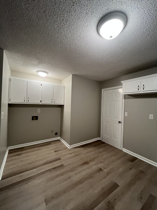 Foto del edificio - 270 N Main St