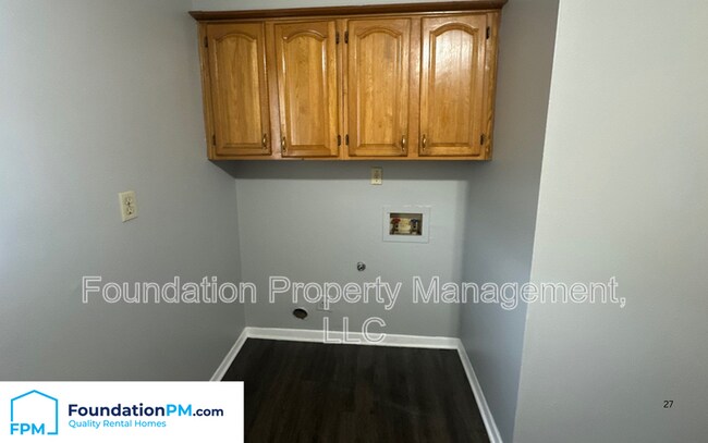 Foto del edificio - 3240 Forest Brook Dr