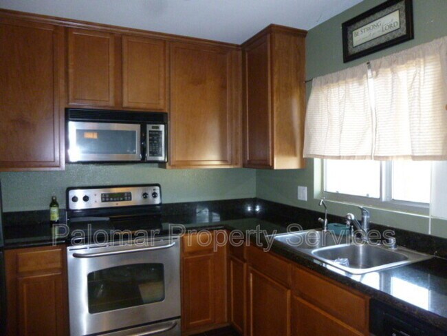 Building Photo - 615 Fredricks Ave