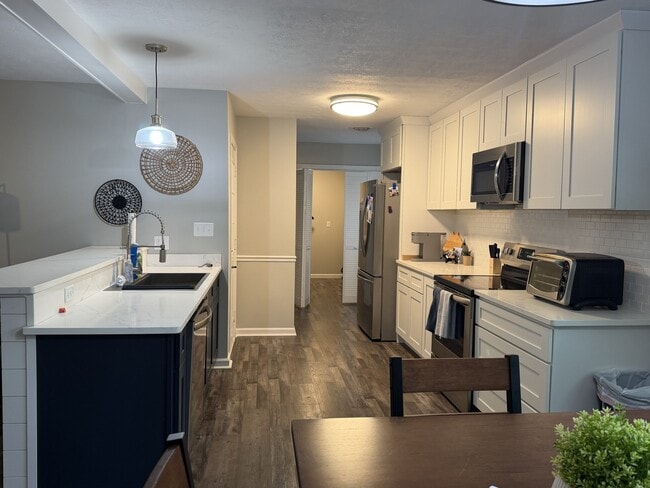Building Photo - 244 Windmere Dr