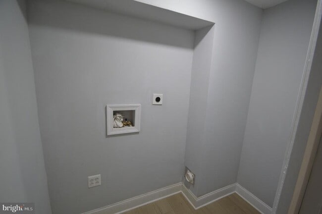 Building Photo - 322 Jones Ave