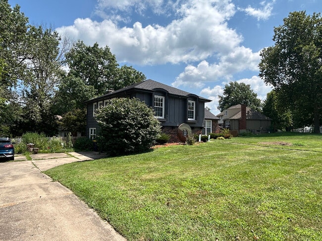 Building Photo - 11719 Wyandotte St
