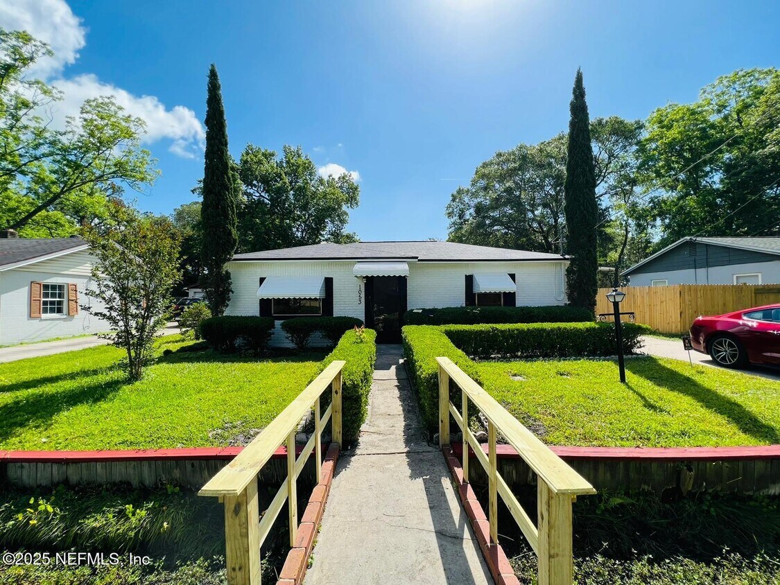Foto principal - 1053 Ellis Rd S