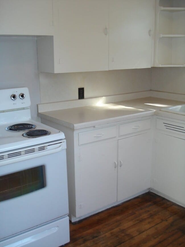 Building Photo - 204 Burr