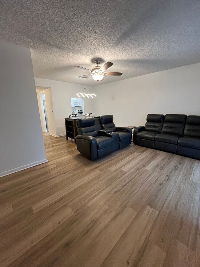 Foto del edificio - Newly Renovated 1/1 in Poppleton Creek--Partially furnished