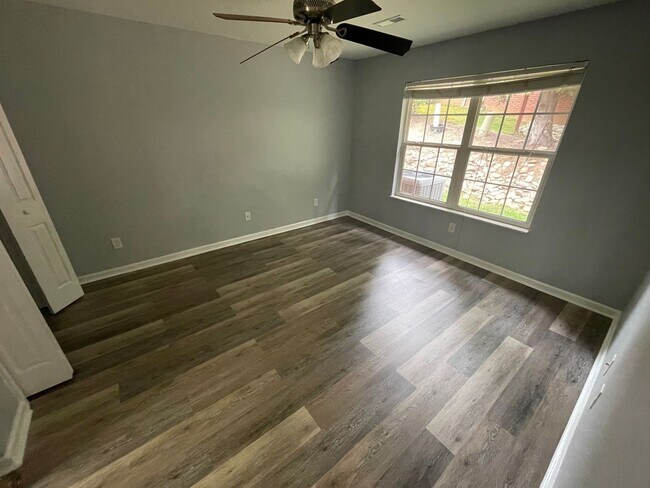 Foto del edificio - 213 Timbercreek Way