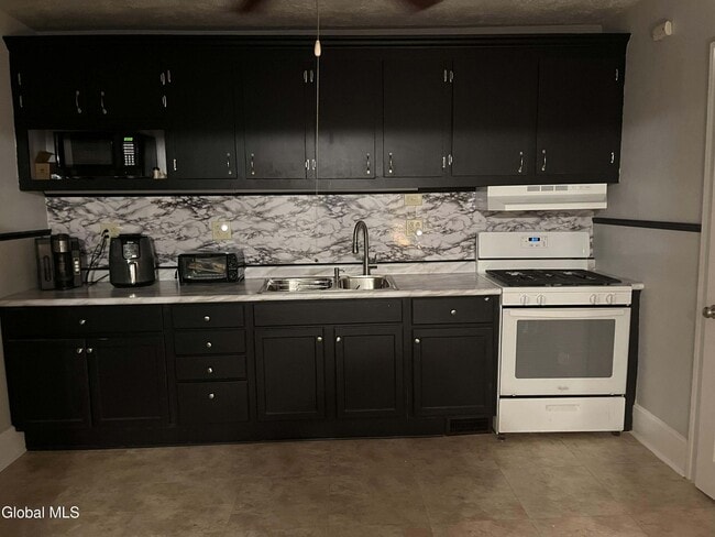 Building Photo - 60 W 8th Ave